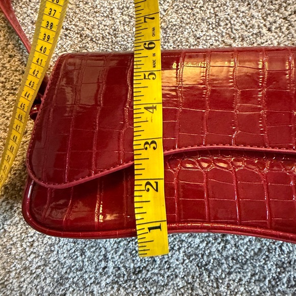 Burgundy faux leather Crocodile-Embossed Women's Bag - Picture 7 of 7